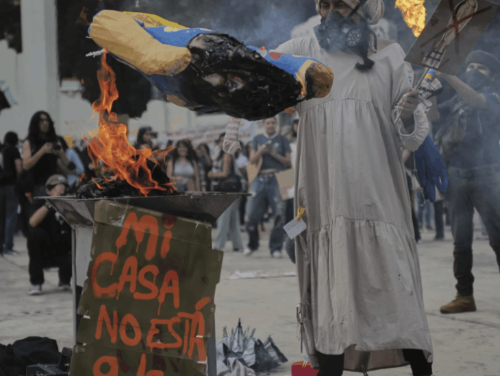 Vioilent Protests Against Rising Tourism in Mexico; Photos | Violent protests against growing tourism in Mexico; PHOTOS: Protesters vandalized and arson, tourist stop stealing our house and raised slogans